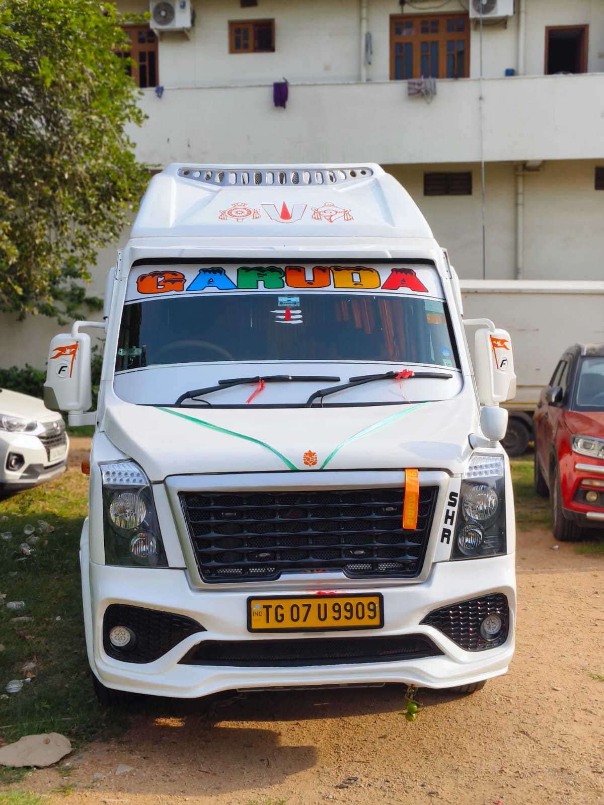 White traveller vehicle front view