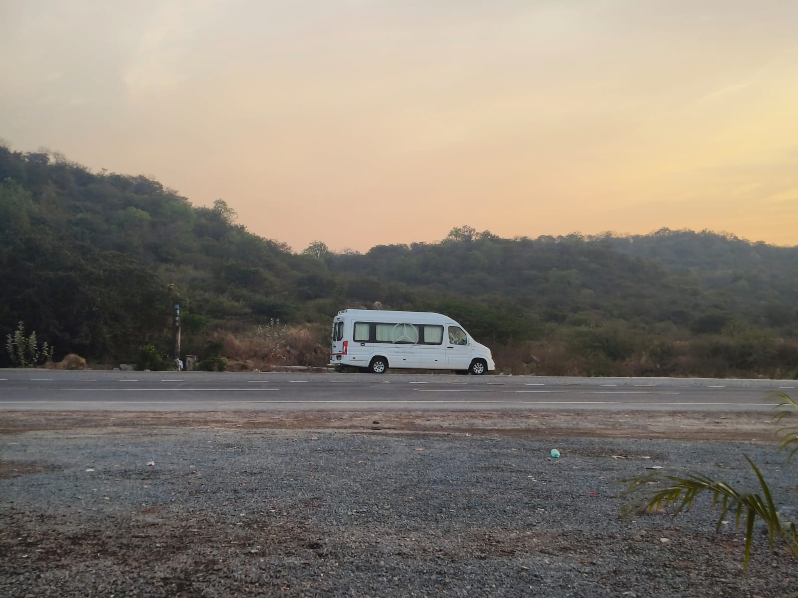 Traveller vehicle on a highway route